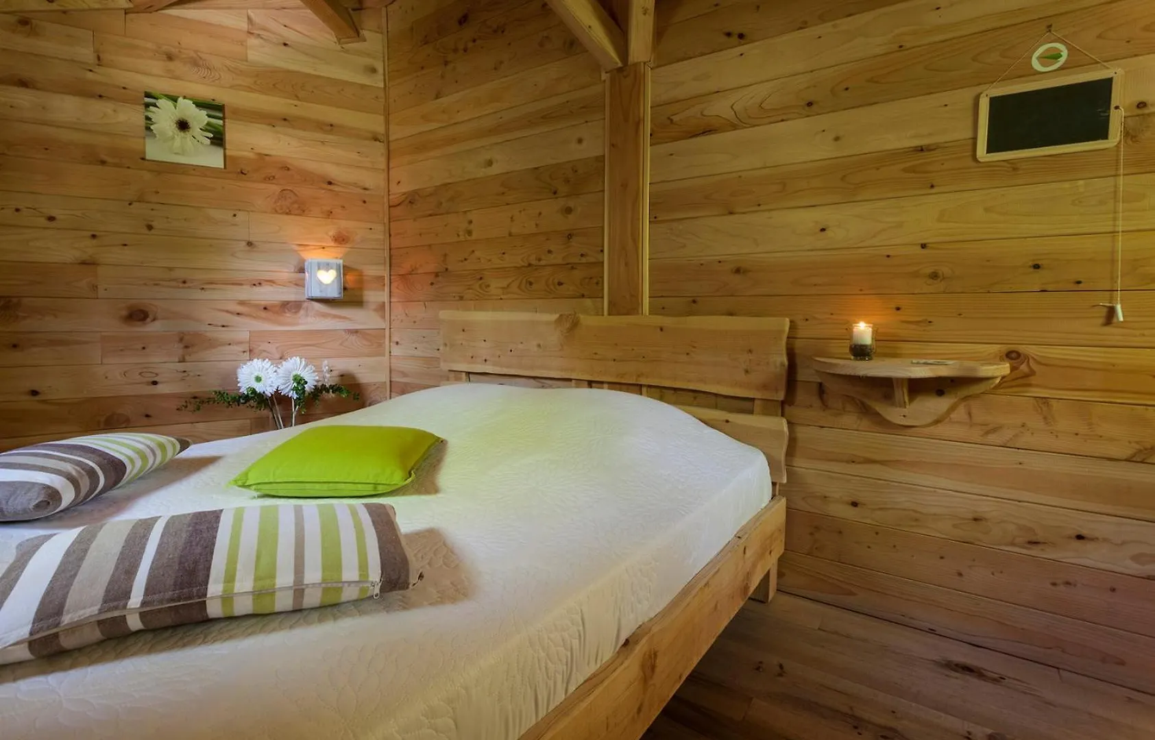 Les Cabanes De Fontfroide Saint-Antoine  0*, Saint-Antoine (Isere) France