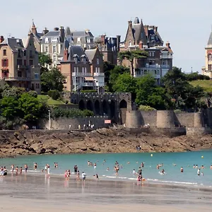 Proche St-malo, Plages, Appart 50m2 Avec Jardin , Dinard France